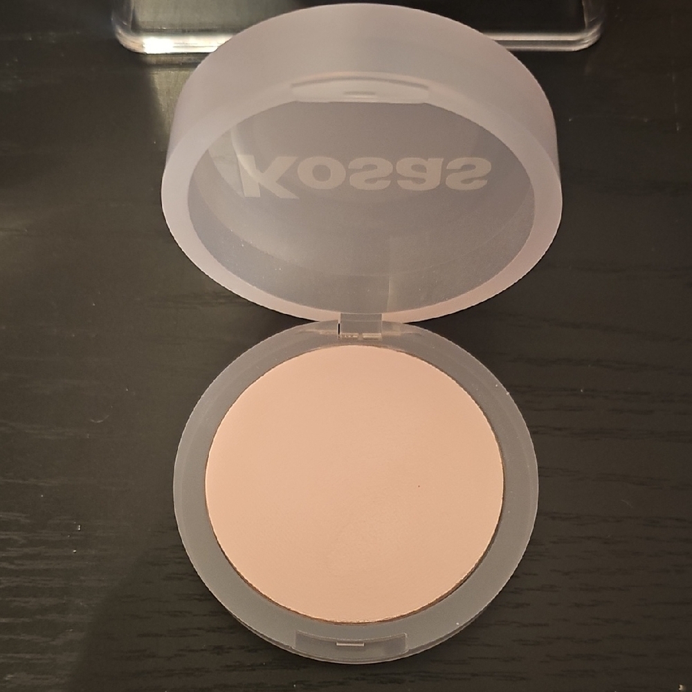 SOLD- Kosas Cloud Set